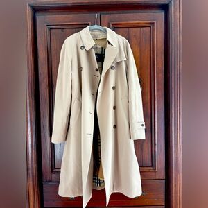 90’s-Era Vintage BURBERRY Trench Coat, Minimalist à la CBK, Size 6